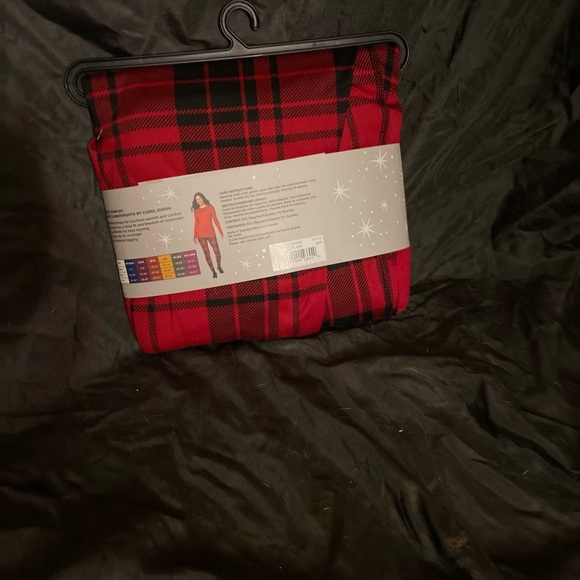 Cuddl Duds Red and Black Plaid Base Layer Set - Picture 2 of 6
